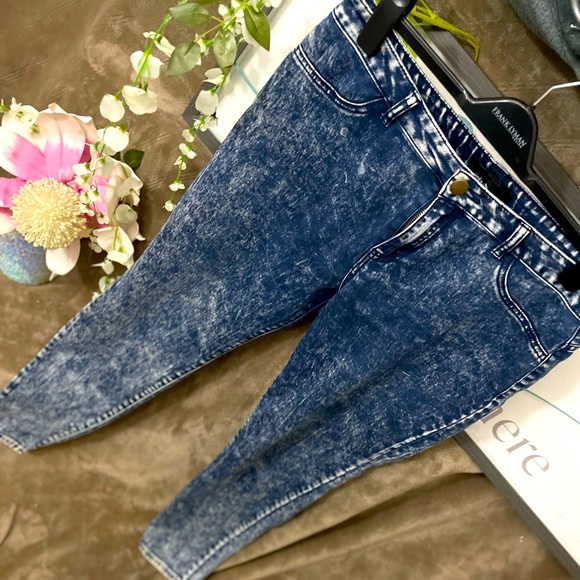 🌸2/$60🌸✨👖FOREVER 21 ACID WASH JEANS👖✨ - Picture 2 of 6